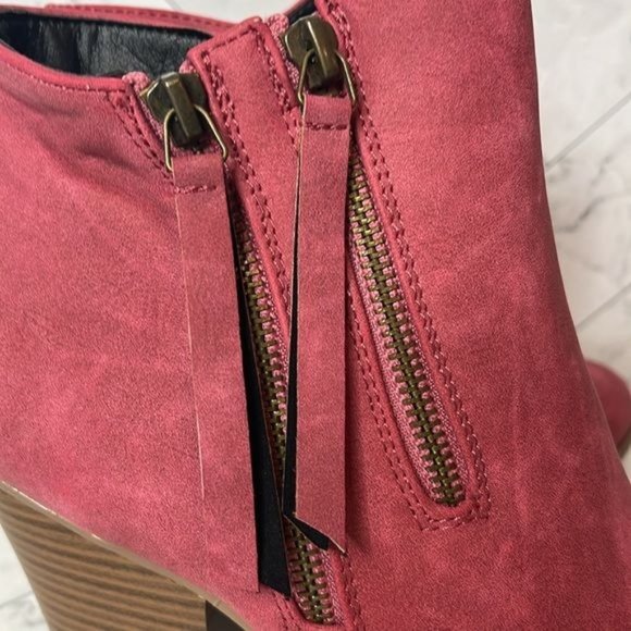NWT Journee Collection Womens Red Vally Cloth Ankle Boot Shoe Size 8M - Picture 6 of 9